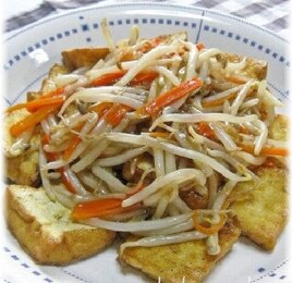 厚揚げともやしと人参の野菜炒め中華あんかけ